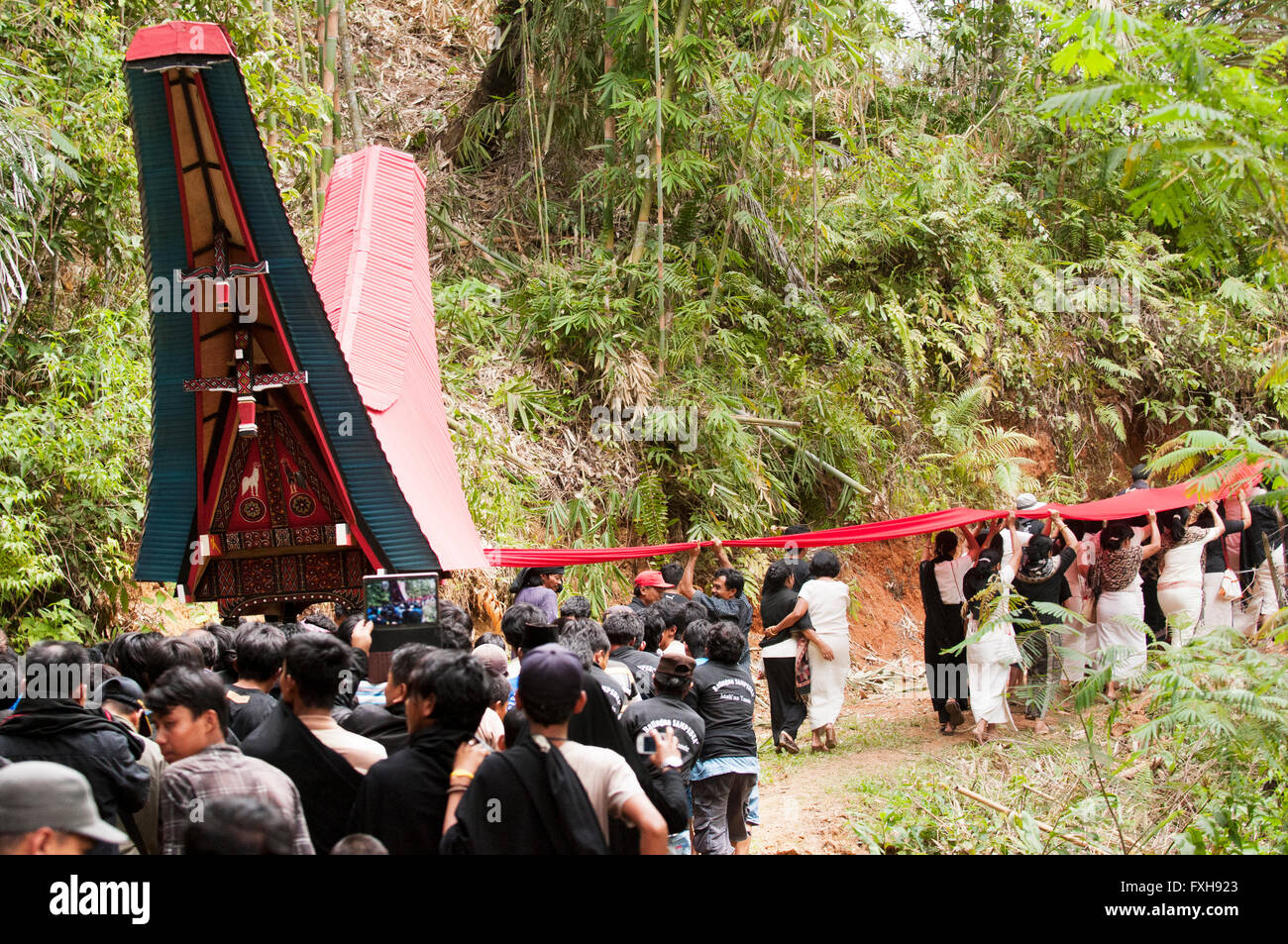 Ein Toraja Begräbnis-Prozession in Tana Toraja. Stockfoto