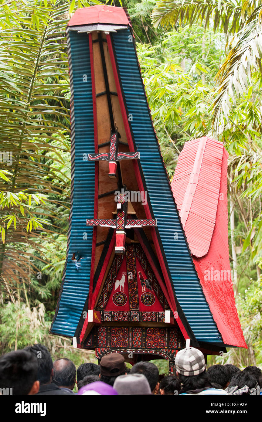 Ein Toraja Begräbnis-Prozession in Tana Toraja. Stockfoto