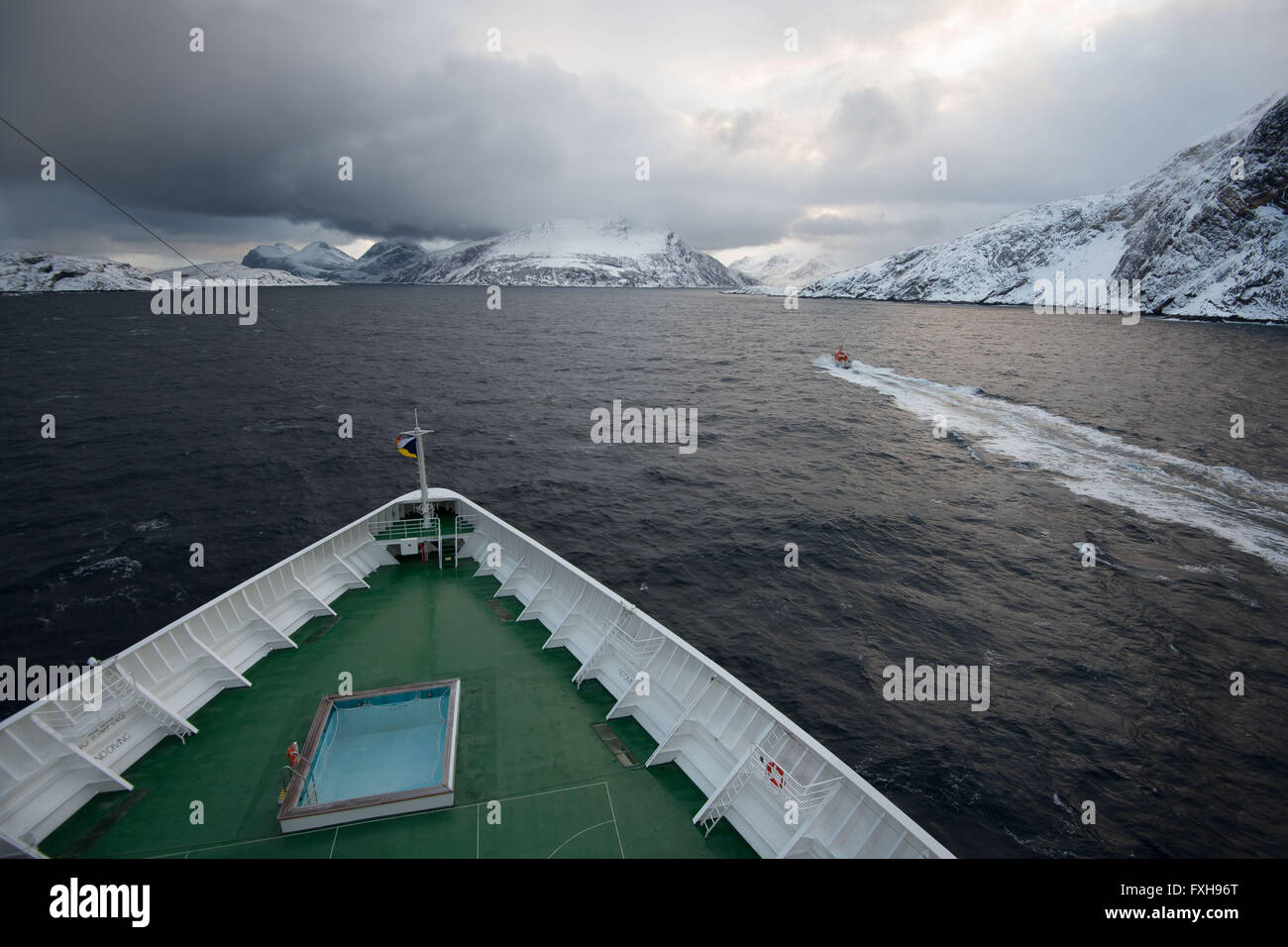 Oriana Kreuzfahrtschiff in eisig kalten Gewässern in der Nähe von arktischen Tromsø in Norwegen. Stockfoto