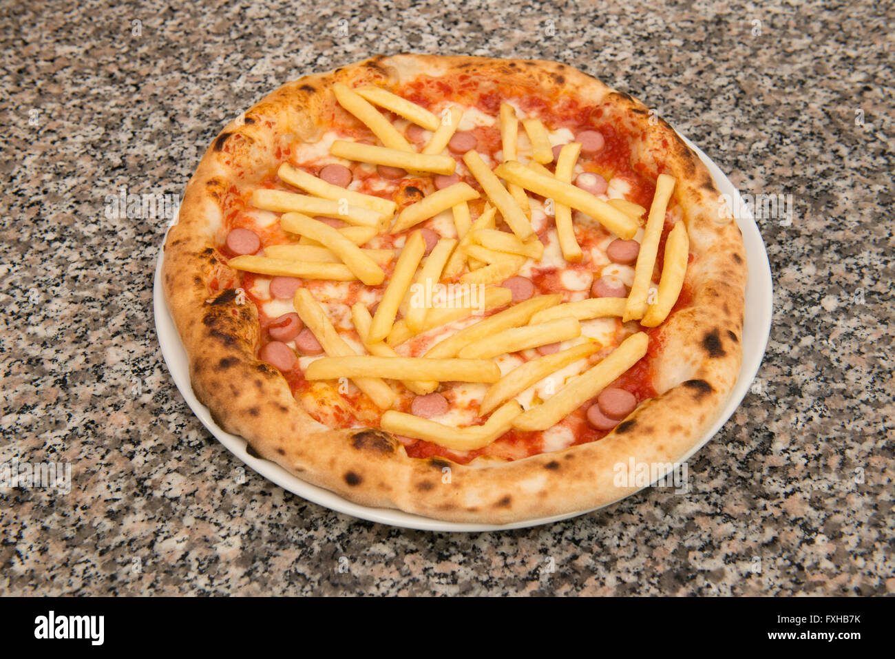 Pizza Ist Der Bekannteste Auf Der Ganzen Welt Typisch Italienische Gerichte Mit Tomaten Mozzarella Ol Und Mehr Andere Produkte Stockfotografie Alamy