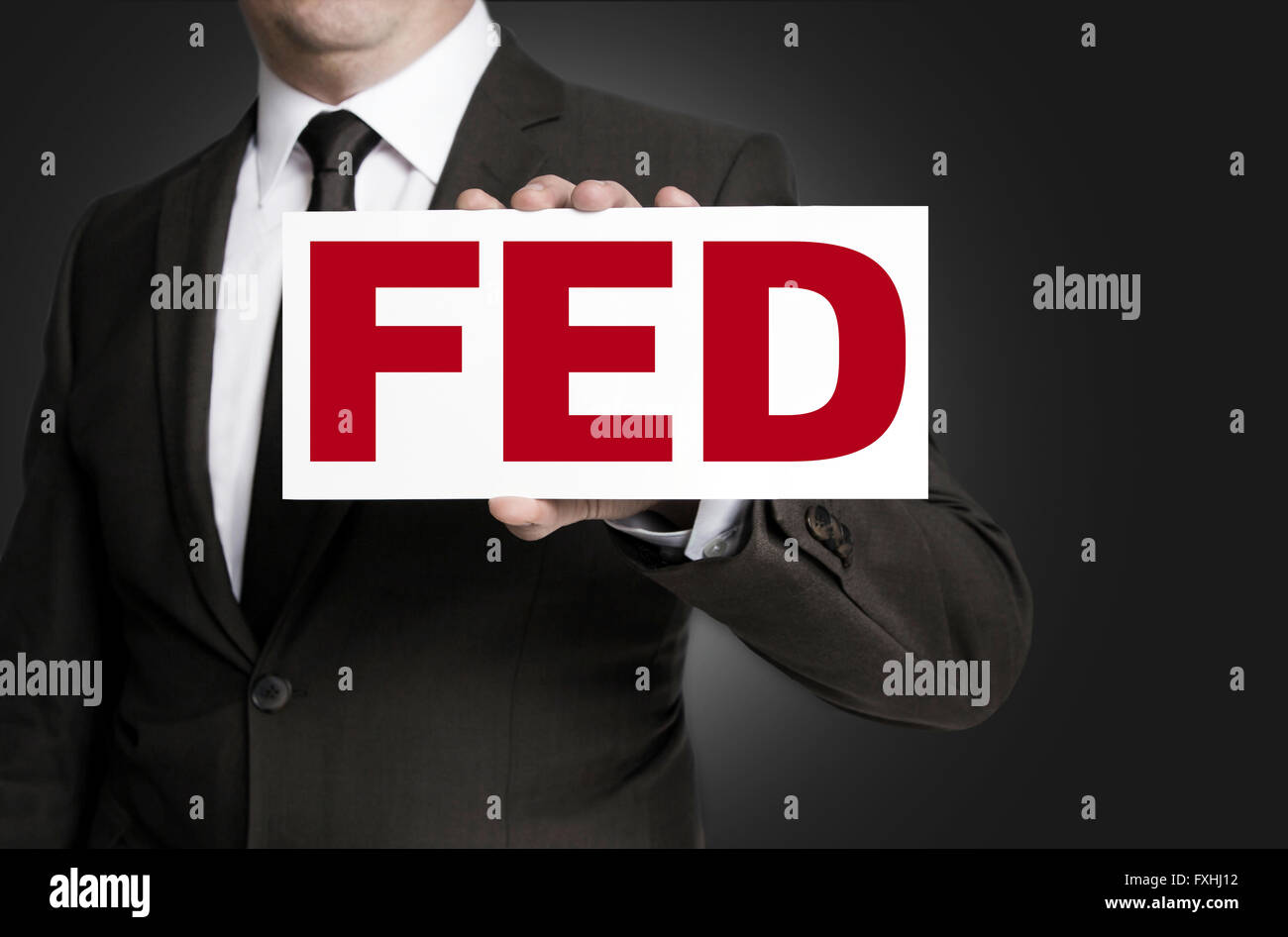 Fed Zeichen vom Geschäftsmann Hintergrund gehalten wird. Stockfoto