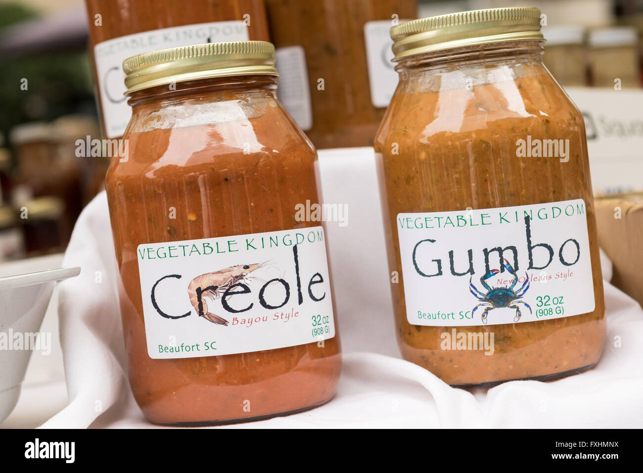 Hausgemachte kreolische und Gumbo Soße verkauft an einem Imbiss-Stand auf dem wöchentlichen Bauernmarkt auf Assembly Street Columbia, SC Stockfoto