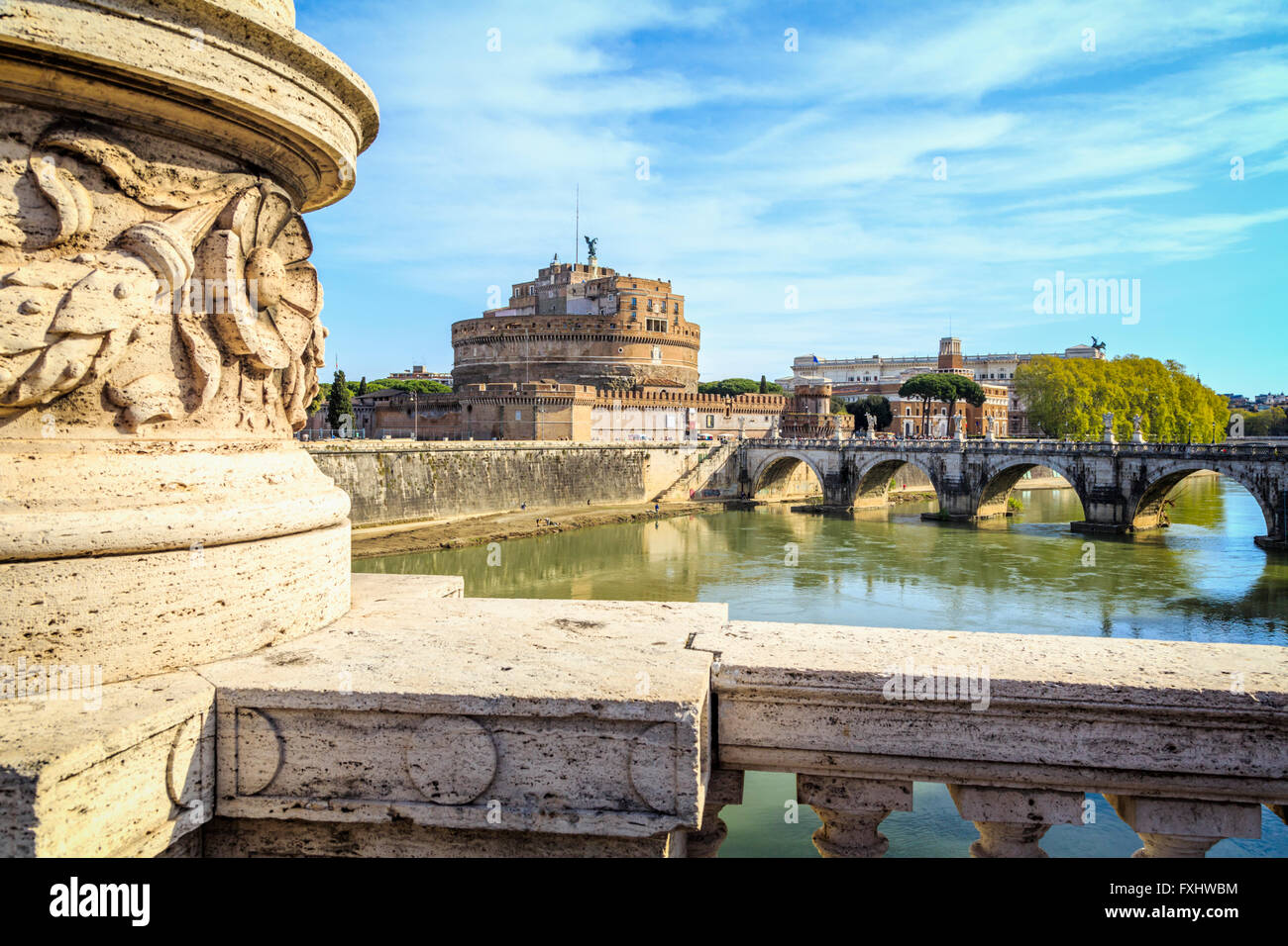 Rom, Italien. Castel Sant'Angelo und Ponte Sant'Angelo von Ponte Vittorio Emanuele II gesehen. Stockfoto