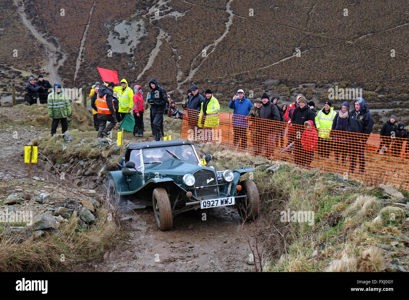 Wettbewerber in London nach Lands End Test versuchen Abschnitt Blue Hills in der Nähe von Extrameldung in Cornwall, Großbritannien Stockfoto