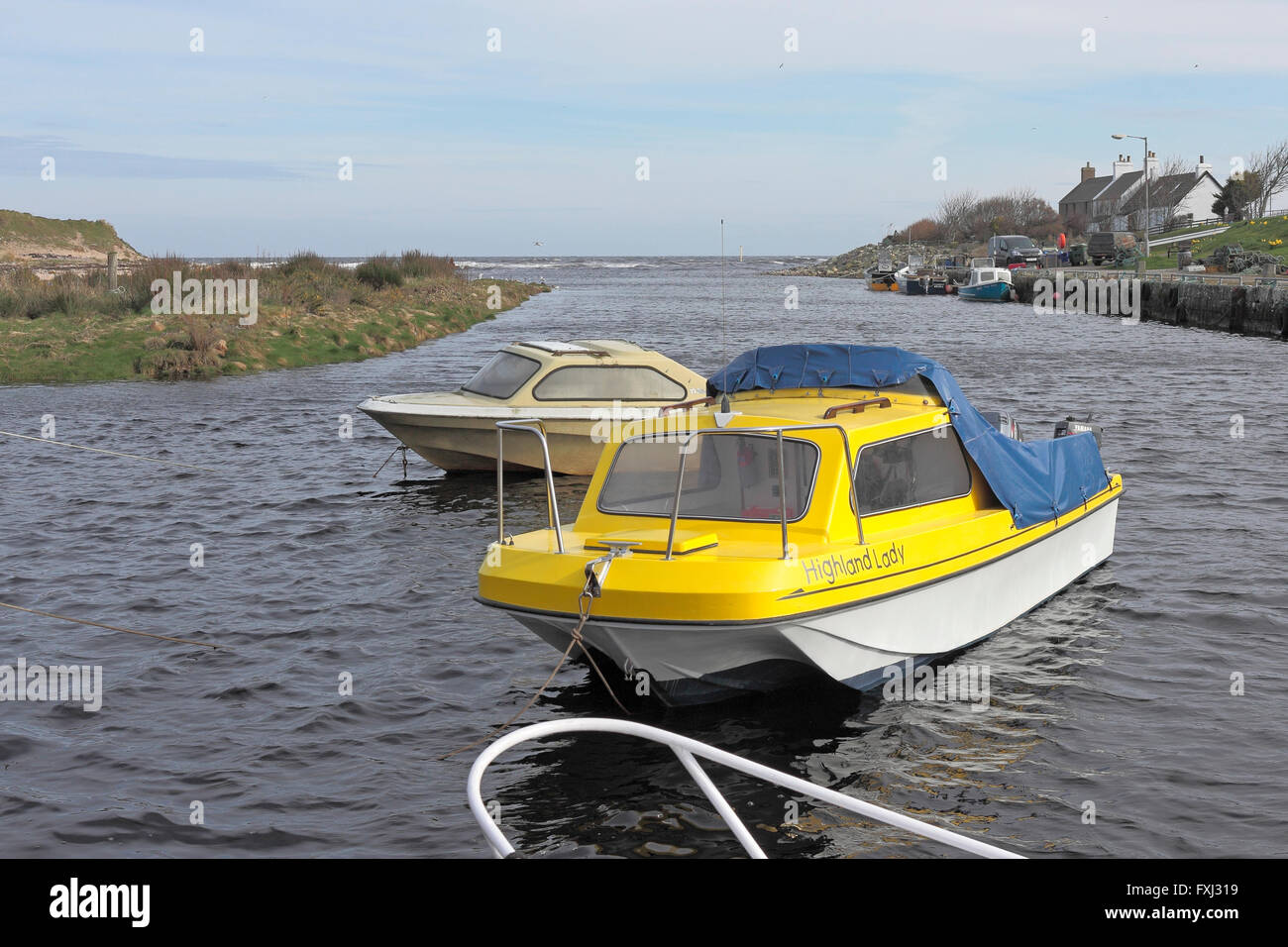 Ein gelbes Boot Highland Lady in Brora Hafen Stockfoto
