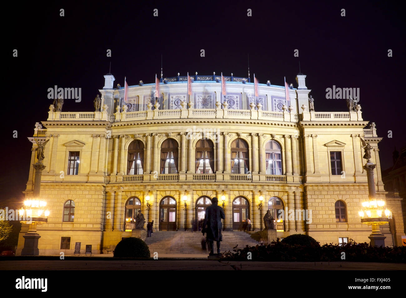 Bei Nacht, Prager Rudolfinum Stockfoto