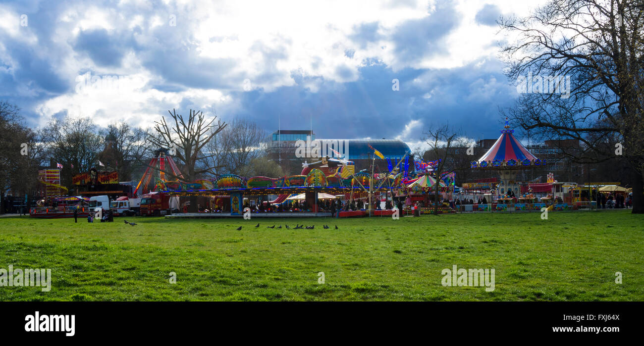 Ein Vergnügungspark auf Shepherds Bush Green in London. Stockfoto