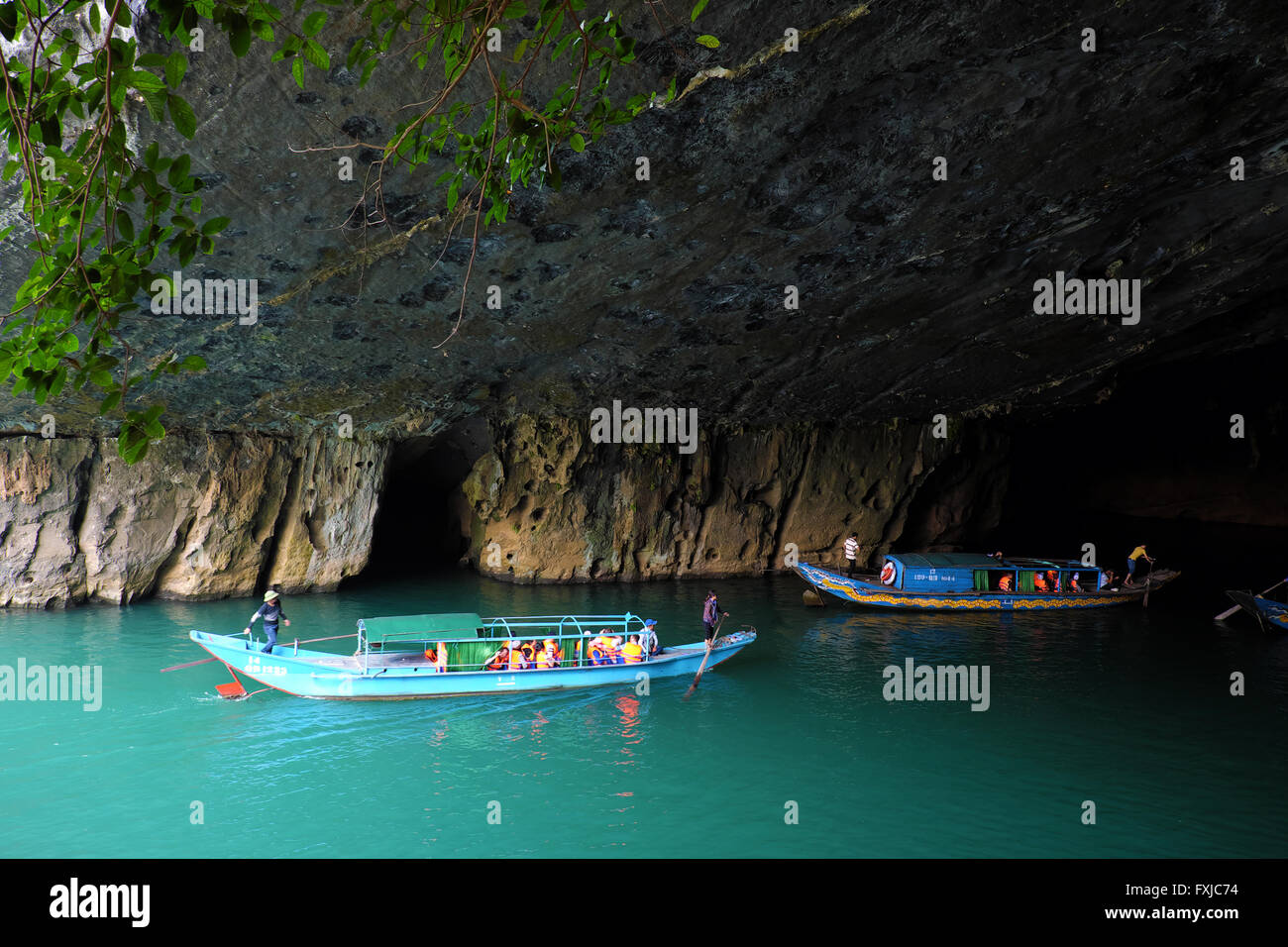 Phong Nha Ke Bang Höhle, erstaunliche, wunderbare Höhle an Bo Trach, Vietnam, ist Welterbe von Viet Nam, Reisenden mit dem Boot besuchen Stockfoto