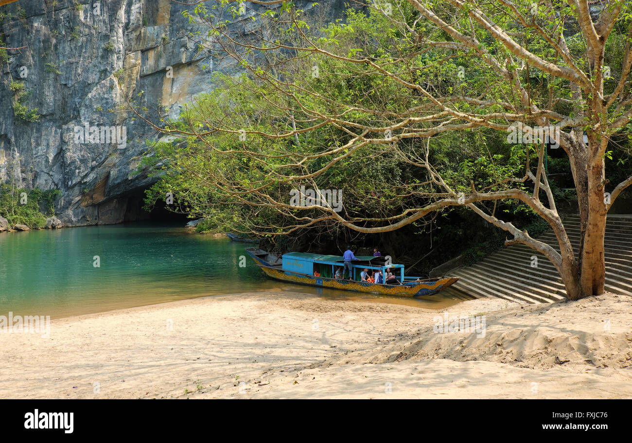 Phong Nha, Ke Bang Höhle, wunderbare Höhle bei Bo Trach, Vietnam, ist Welterbe von Viet Nam, Reisenden Besuch per Boot Stockfoto