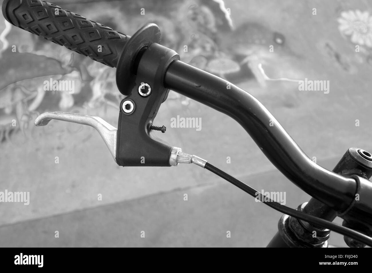 Detail von einem billigen Fahrrad Bremshebel. April 2016 Stockfoto