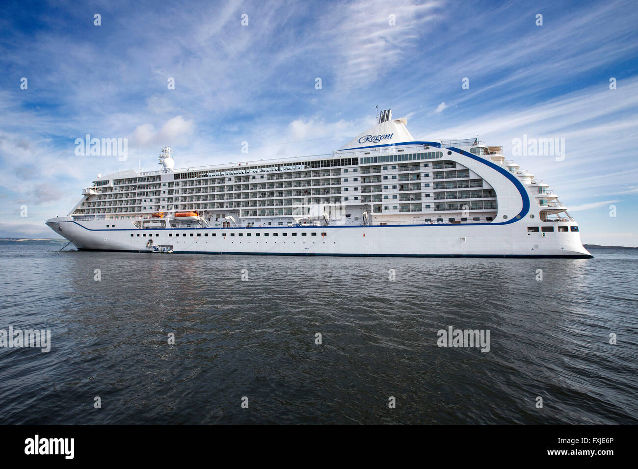 Luxus Liner sieben Meere Annäherung an Edinburgh Stockfoto