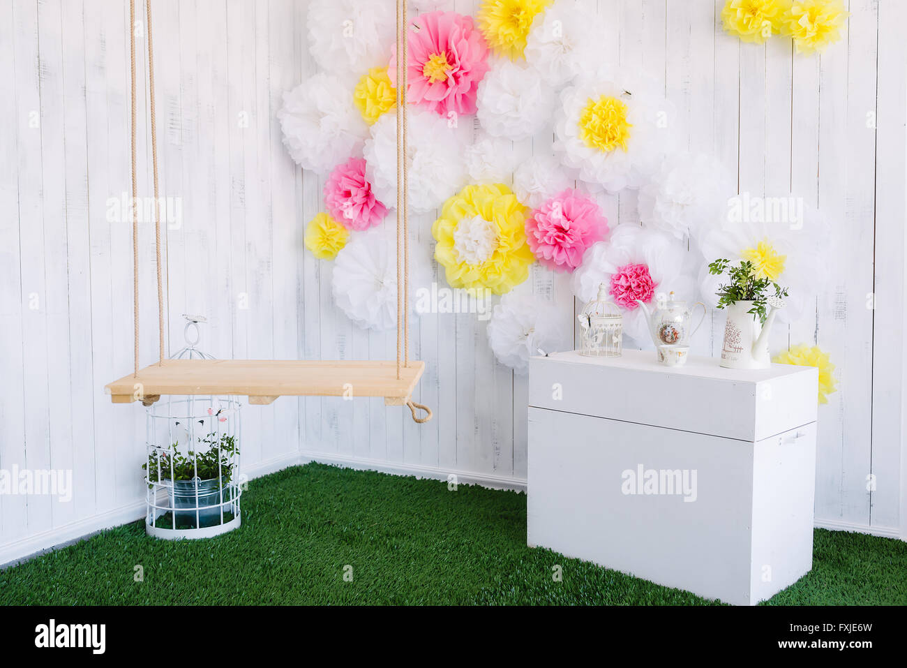 Foto-Zone im Studio mit Blumen Stockfoto