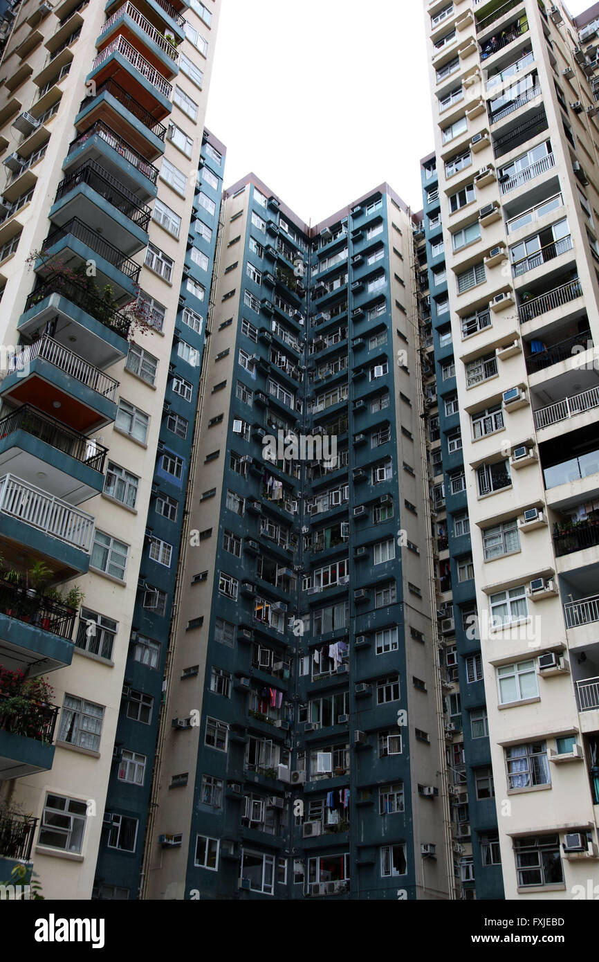Es ist ein Foto der Sozialwohnung in Hong Kong. Hochhäuser mit kleinen Wohnungen drin ist. Stockfoto