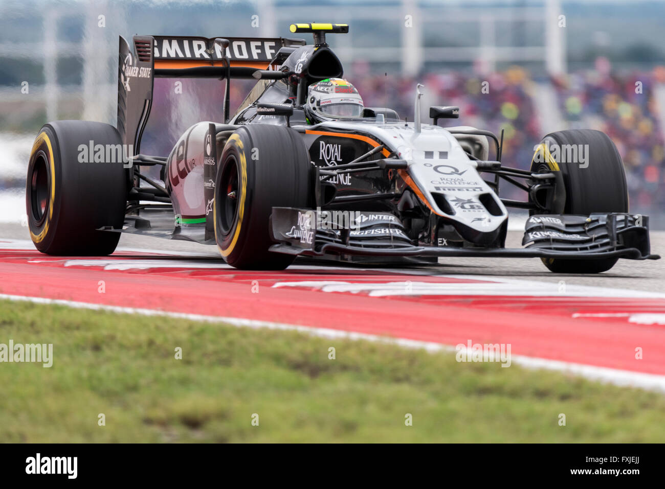 Sergio Perez der Sahara Force India Wappen des Hügels an Wende 9 des Circuit of the Americas während der 2015 US Grand Prix Stockfoto