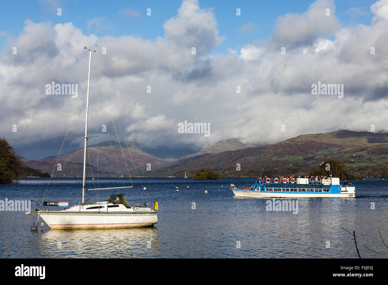 Boote am Lake Windermere im Lake District, Cumbria, England Uk Stockfoto