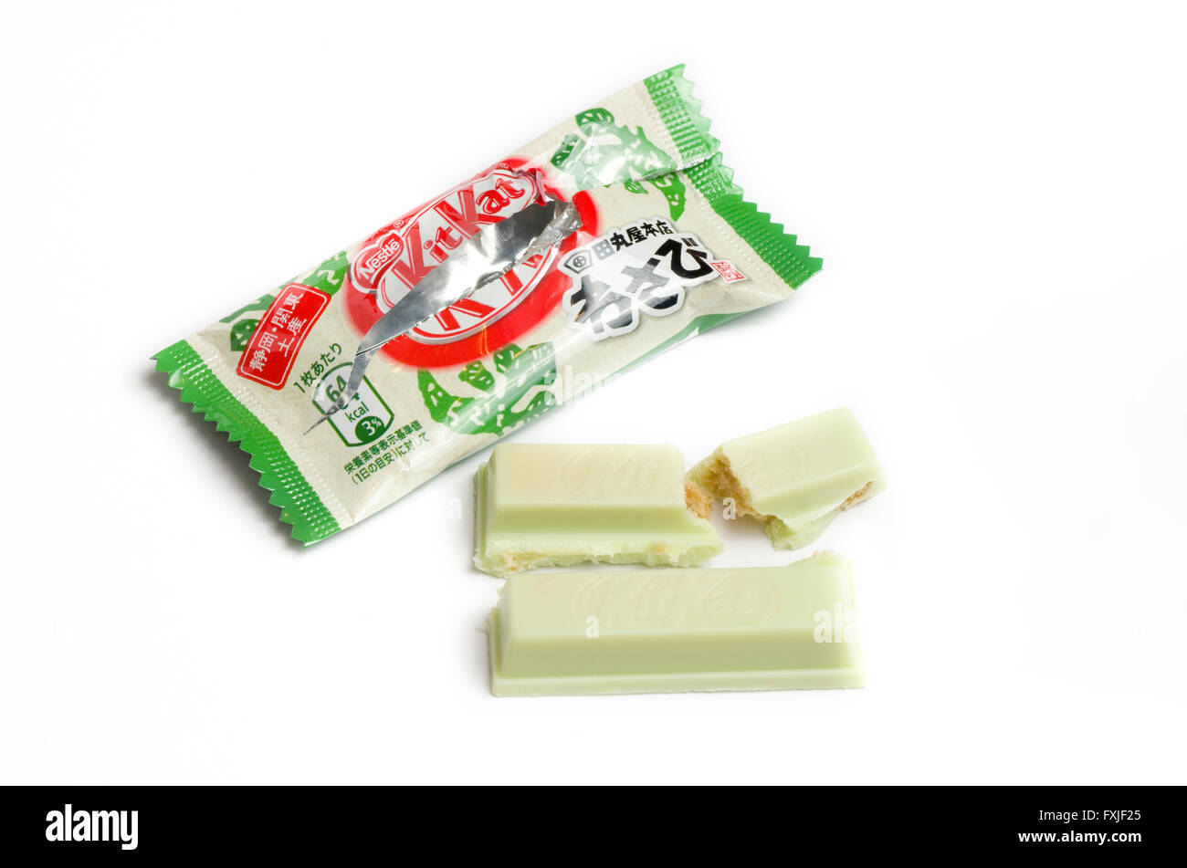 Ungewöhnliche japanische Kitkat Aromen. Dies ist Wasabi (eine würzige japanische Wurzel ähnlich wie Meerrettich) Stockfoto