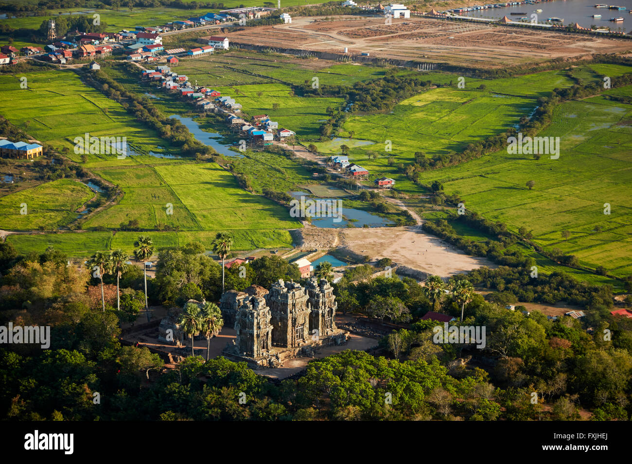 Phnom Krom Tempel (9. Jahrhundert), Phnom Krom Hügel in der Nähe von Siem Reap, Kambodscha - Antenne Stockfoto