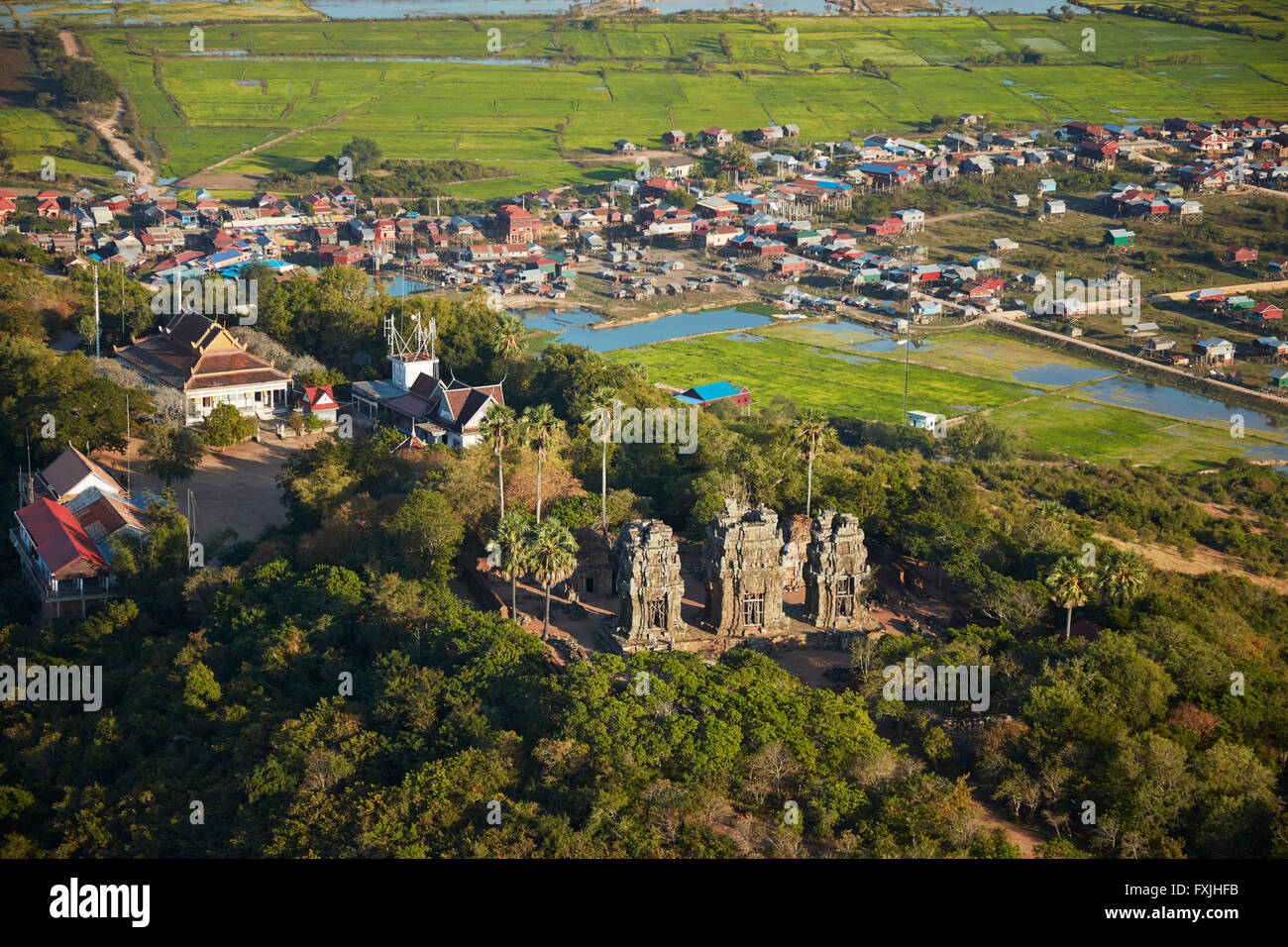 Phnom Krom Tempel (9. Jahrhundert), Phnom Krom Hügel in der Nähe von Siem Reap, Kambodscha - Antenne Stockfoto