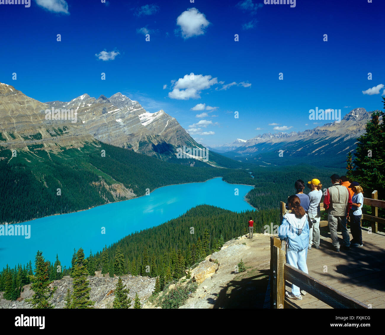 Touristen am Peyto Lake, Banff nationales Park, Alberta, Kanada Stockfoto