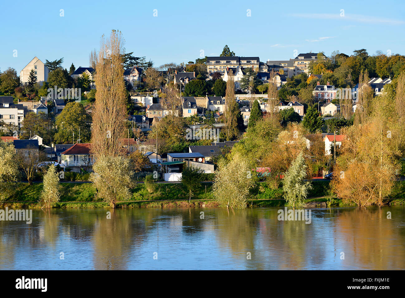 Herbstliche Landschaft Fluss Loire in Tours, Stadt in Zentralfrankreich, die Hauptstadt des Département Indre-et-Loire, Region Centre Stockfoto