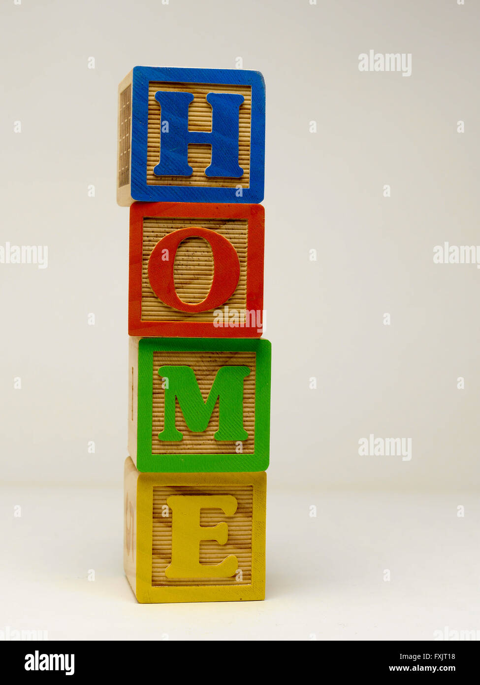 Kind der Bausteine Schreibweise des Wortes nach Hause. Stockfoto