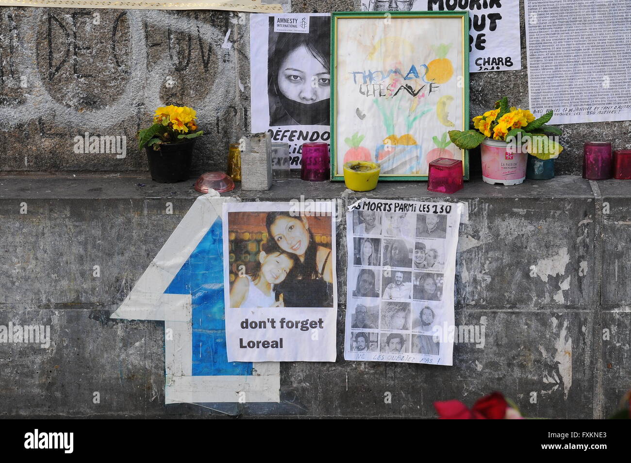 Paris, Frankreich. 15. April 2016. Tausend Kämpfer der die Nuit debout (Nacht steigend) Bewegung am Place De La Republique in Paris. Hunderte von Menschen haben besetzt den Platz zu zeigen, auf den ersten, ihren Widerstand gegen die Arbeitsmarktreformen im Zuge der bundesweiten Demonstration am 31. März stattfand. Bildnachweis: Fausto Marci/Alamy Live-Nachrichten Stockfoto