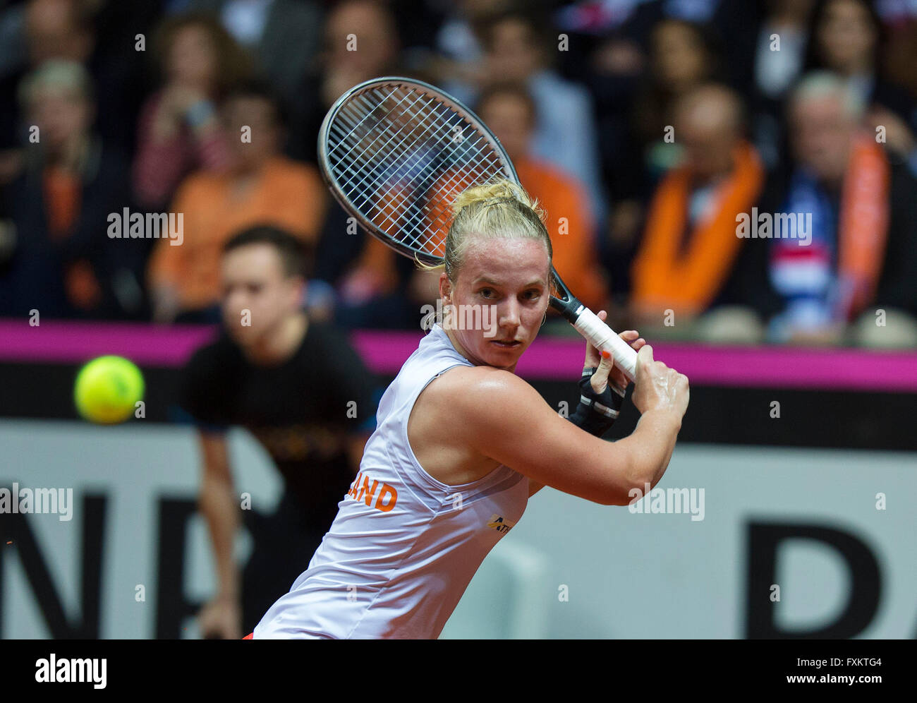 Arena Loire, Ziehfähre, Frankreich, 16. April 2016, Halbfinale FedCup, Frankreich-Niederlande, zum anderen passen: Kristina Mladenovic Vs Richel Hogenkamp (NED), im Bild: Richel Hogenkamp Foto: Henk Koster/Tennisimages Credit: Henk Koster/Alamy Live News Stockfoto