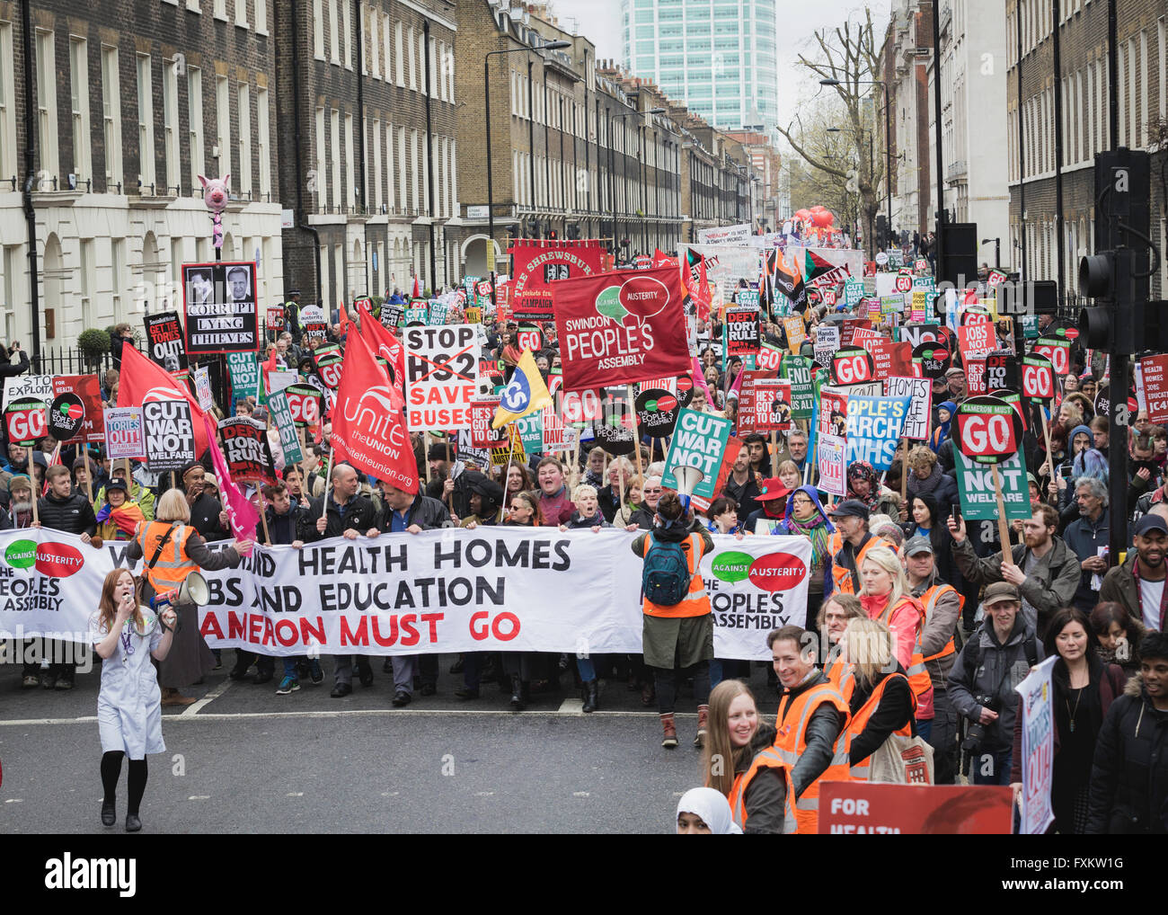 London, Großbritannien. 16. April 2016. Zehntausende von Menschen nehmen an der Völker Versammlung Demonstration in London. Credit: Andy Barton/Alamy leben Nachrichten Stockfoto