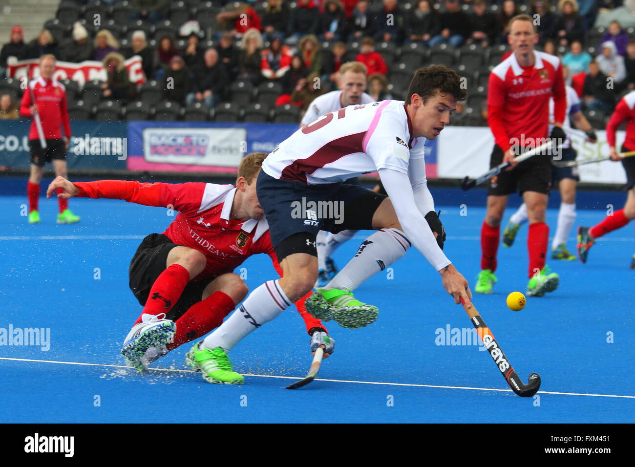 London, UK. 16. April 2016.  Herren Hockey League-Halbfinale, Holcombe Vs Wimbledon (2-3). Phil Roper anzugreifen. Lee Valley Hockey und Tennis Centre, London Credit: Grant Burton/Alamy Live-Nachrichten Stockfoto