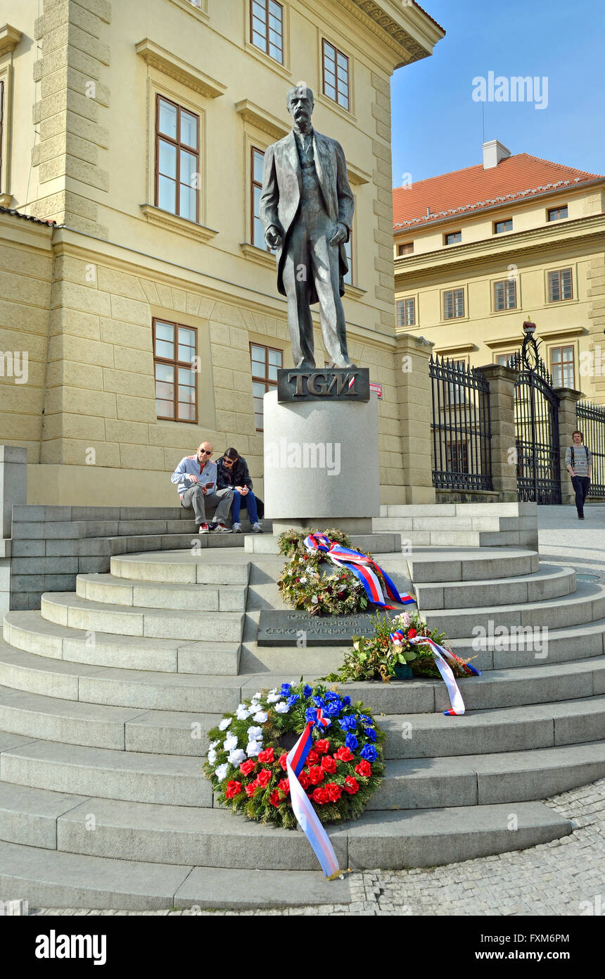 Prag, Tschechische Republik. Denkmal für Tomáš Garrigue Masaryk (1850-1937: der erste Präsident der Tschechoslowakei) Hradcanské Square... Stockfoto