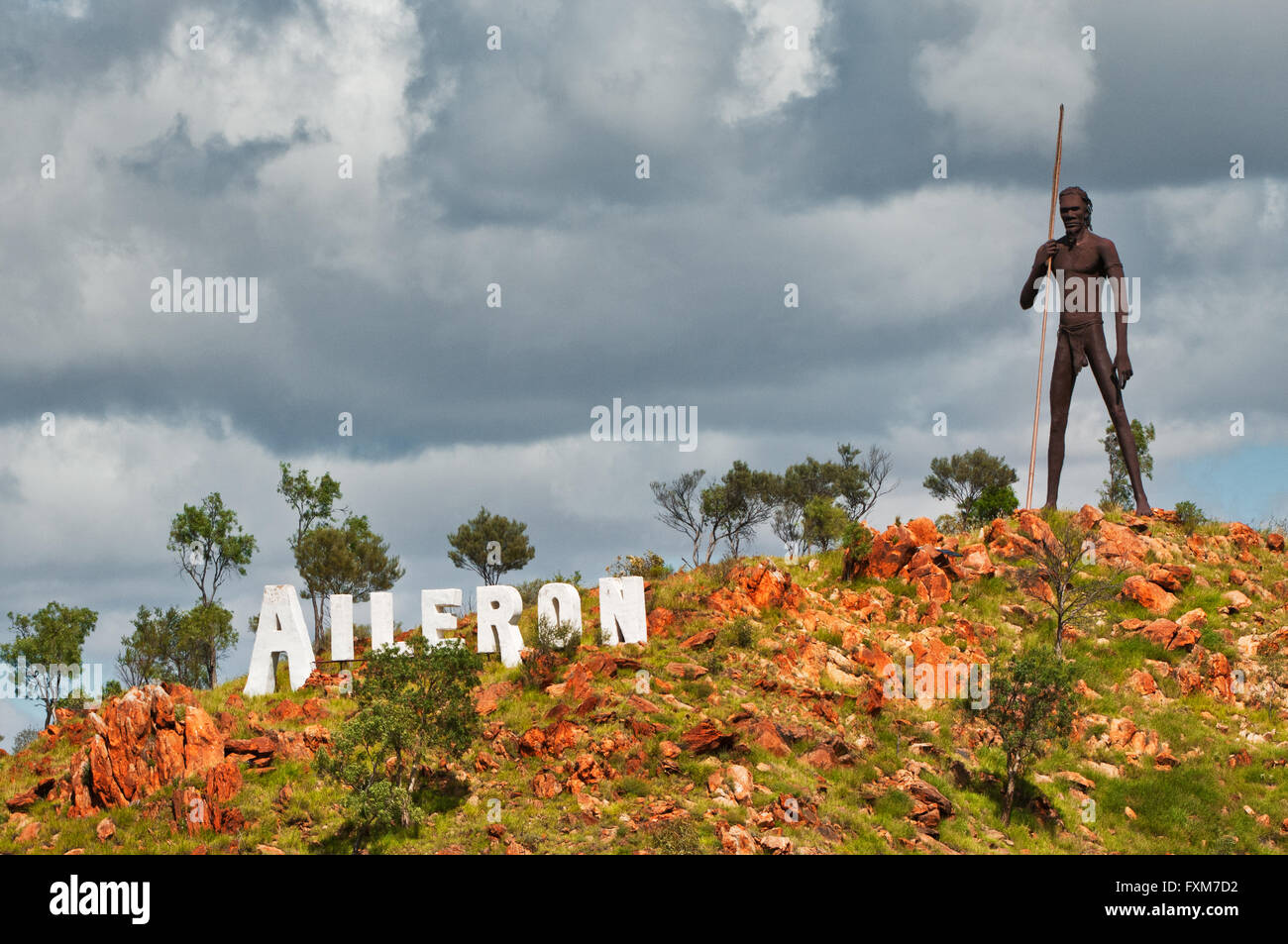 Riesige Eisenskulptur eines Aborigines Mannes im Querruder. Stockfoto