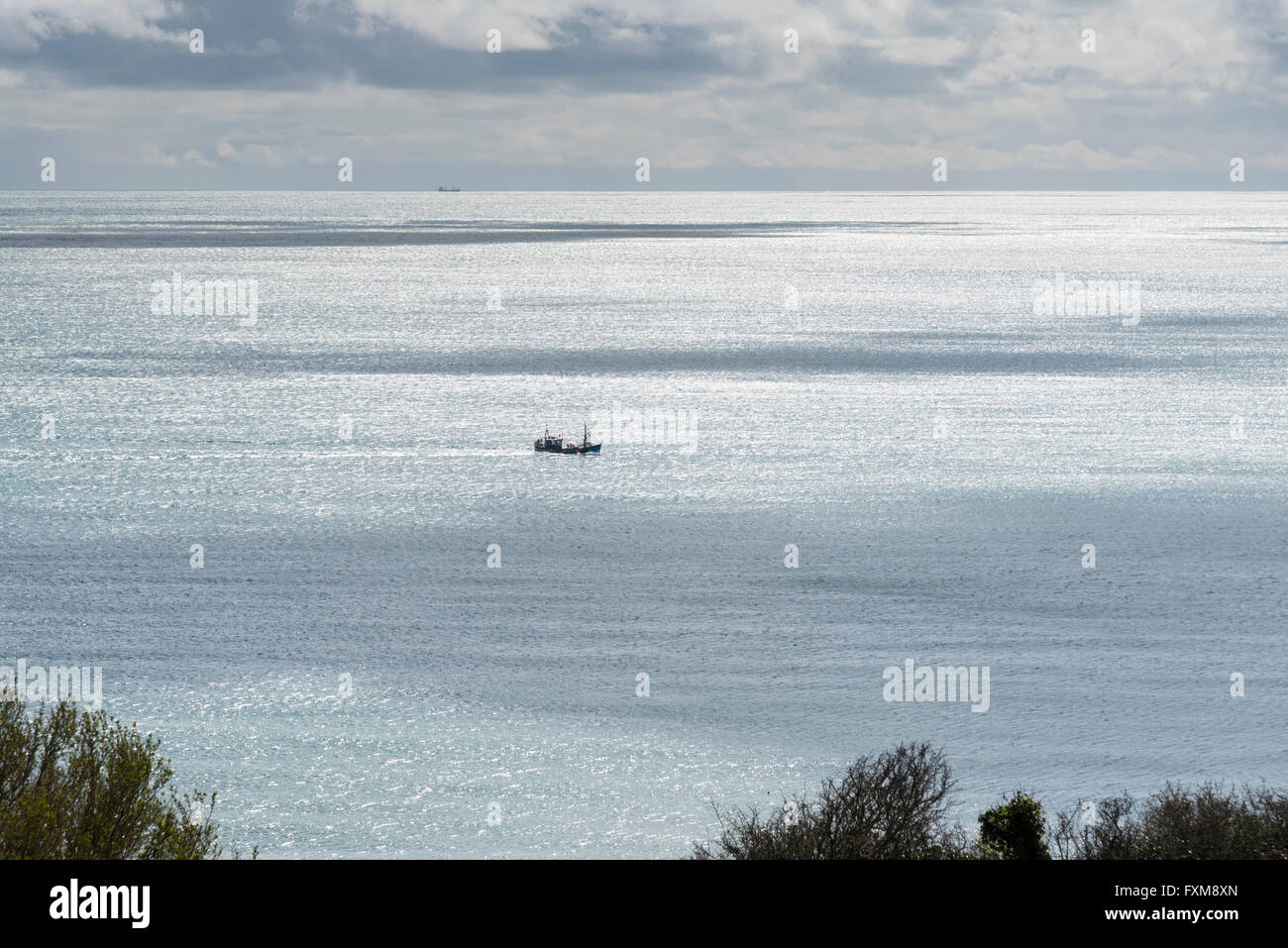 Ein Fischerboot, auf dem Meer in den Englisdh Kanal aus South Devon UK Stockfoto
