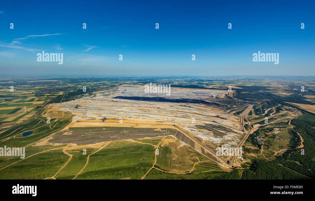 Luftaufnahme, Hambacher Braunkohle-Abbaugebiet, Kohlenbergbau, Rheinbraun Braunkohle Bagger, Umweltzerstörung, fossile Energie, Stockfoto