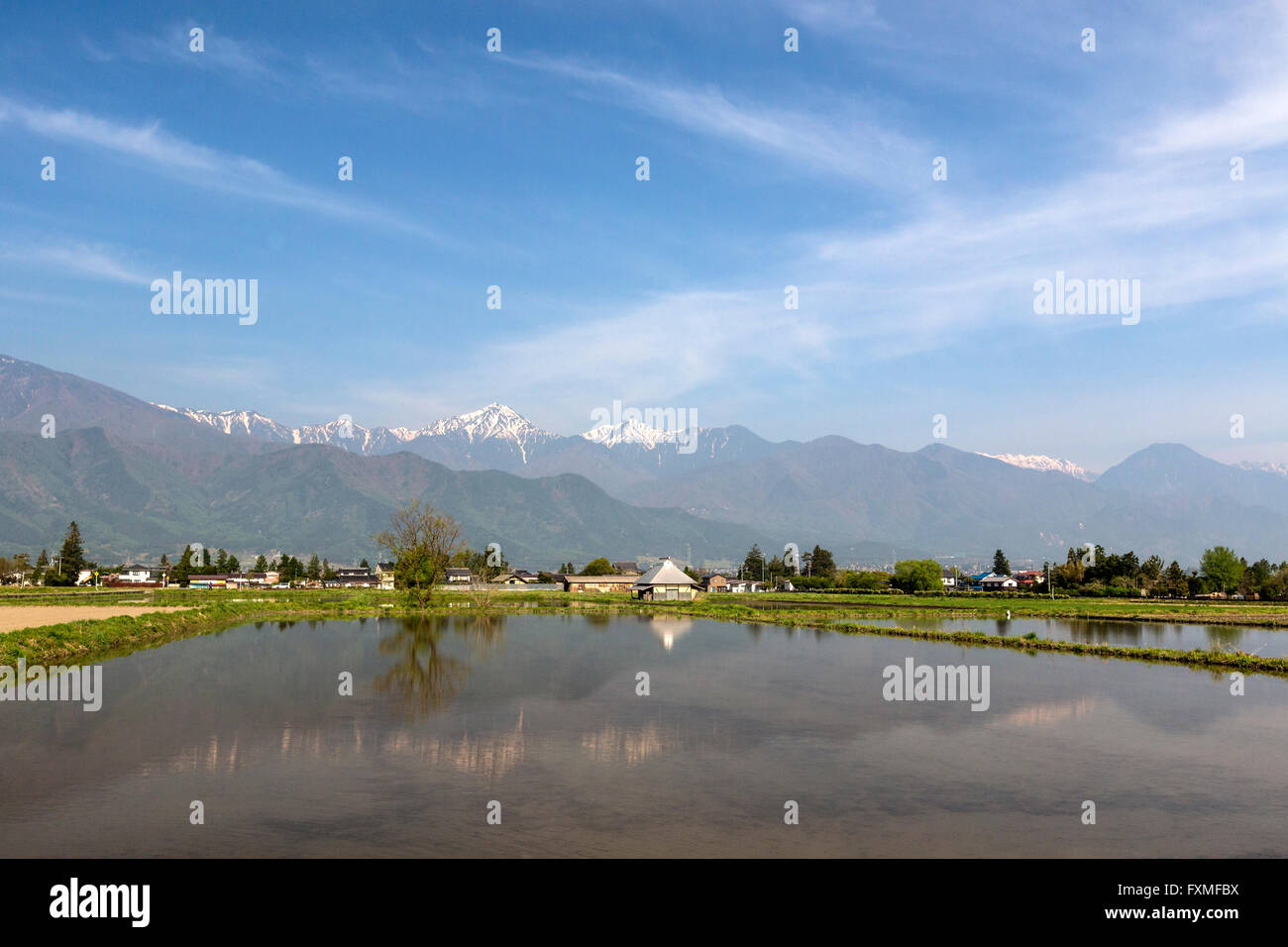 Nordalpen spiegelt sich im Wasser Stockfoto