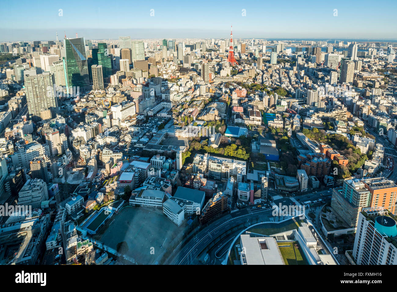 Tokyo Tower und Hochhäuser in Tokyo, Japan Stockfoto