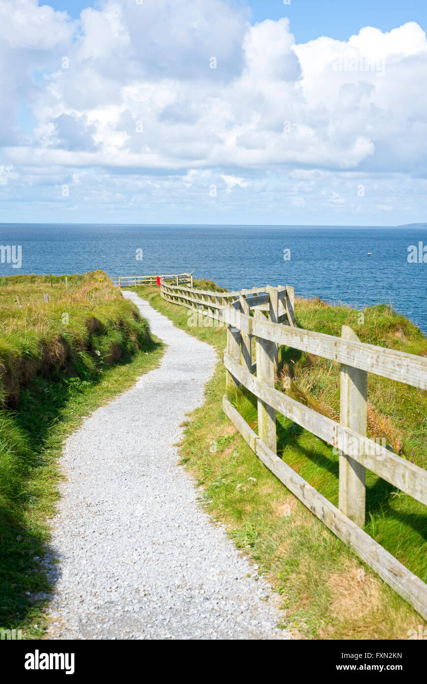 Cliff walk auf dem Wilden Atlantik Weg in Ballybunion County Kerry Irland Stockfoto