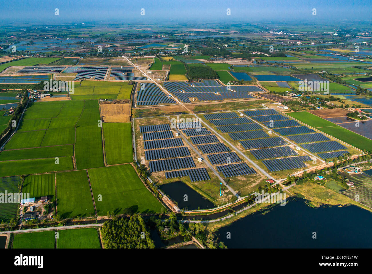 Solarpark, Solarzellen Luftbild Stockfoto