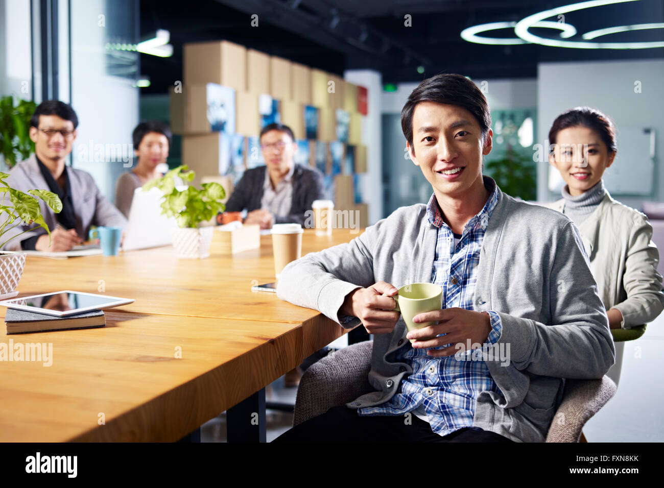 ein Team von jungen asiatischen Geschäftsleute Stockfoto