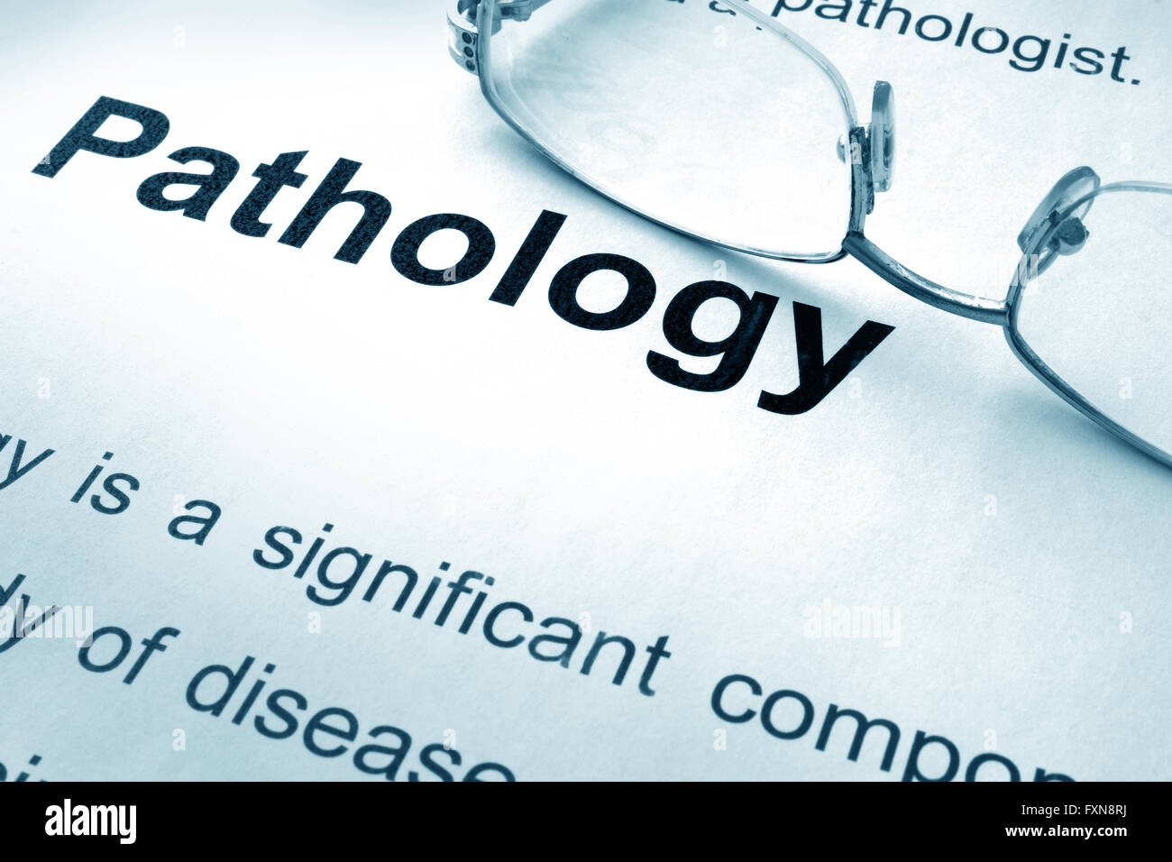 Pathologie, auf ein Papier geschrieben. Medizinisches Konzept. Stockfoto
