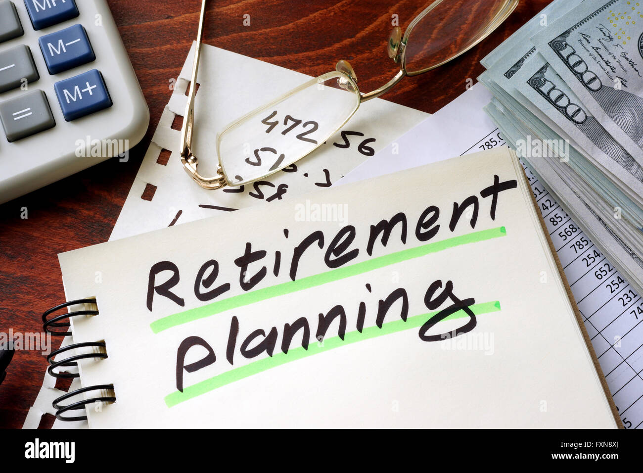 Ruhestandplanung schriftlich auf einem Notizblock. Einsparungen-Konzept. Stockfoto