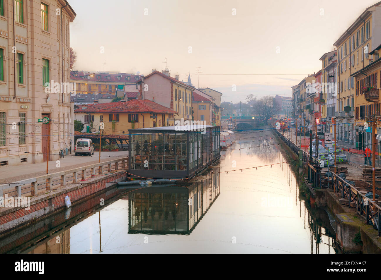 Der Naviglio Grande Canal in Mailand bei Sonnenaufgang Stockfoto