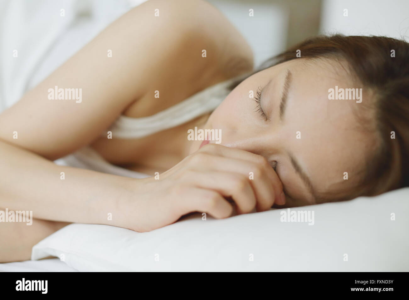Facial Für Eine Japanerin Facial Für Eine Japanerin