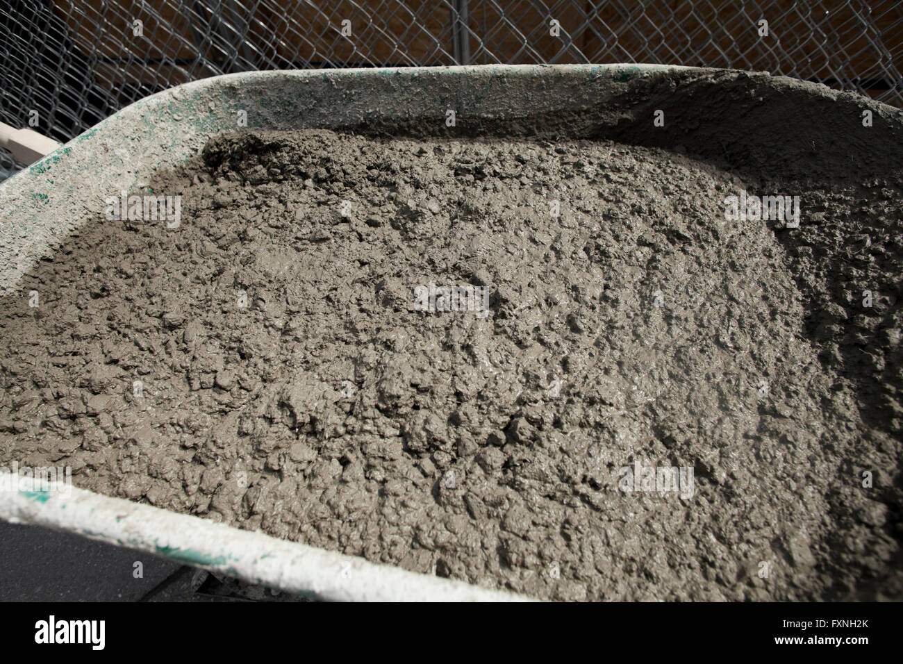Nassen Beton Gemischt In Schubkarre Usa Stockfotografie Alamy