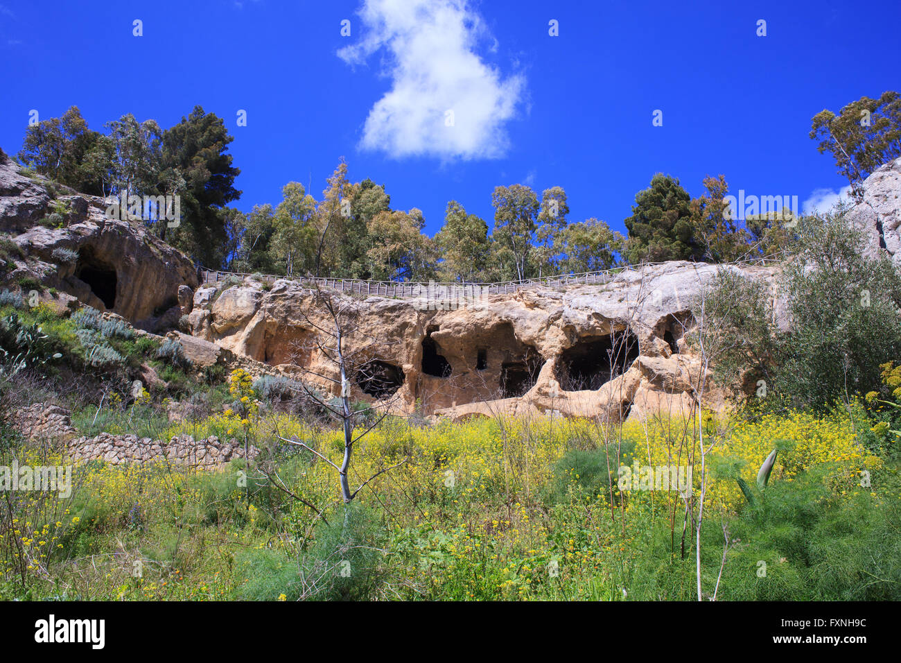 Ansicht des Villaggio Bizantino bezeichnet auch das Dorf in den Felsen, Calascibetta. Sizilien Stockfoto