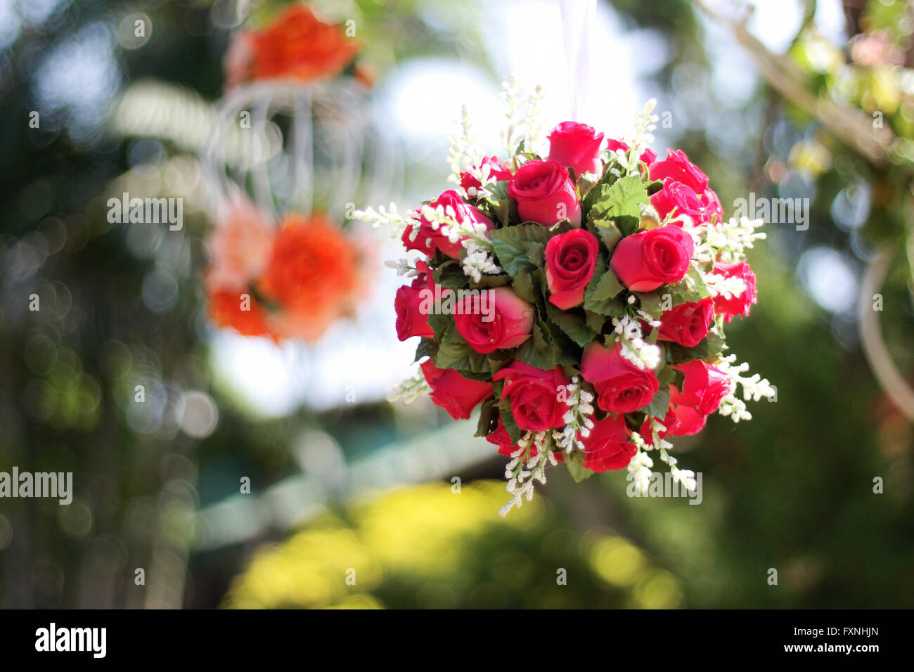 Künstliche Rose verschiedene Farben im Hintergrund natürliche Klarheit Stockfoto