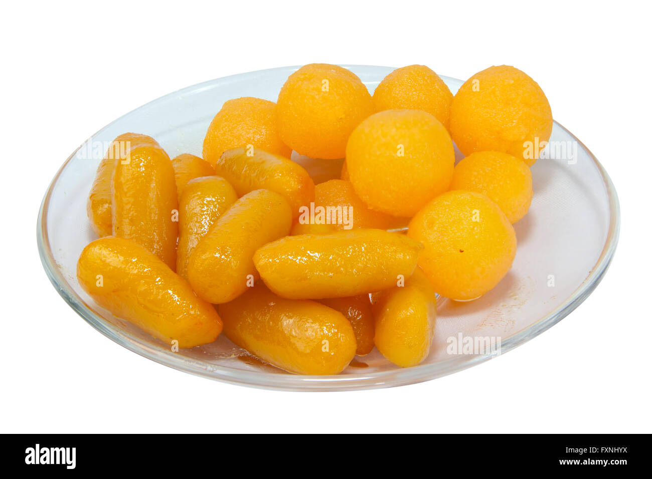 Süßen gold Tropfen und Bohnen-Paste. Es ist Thai Leckerei auf Flachglas. Auf weißem Hintergrund. Stockfoto