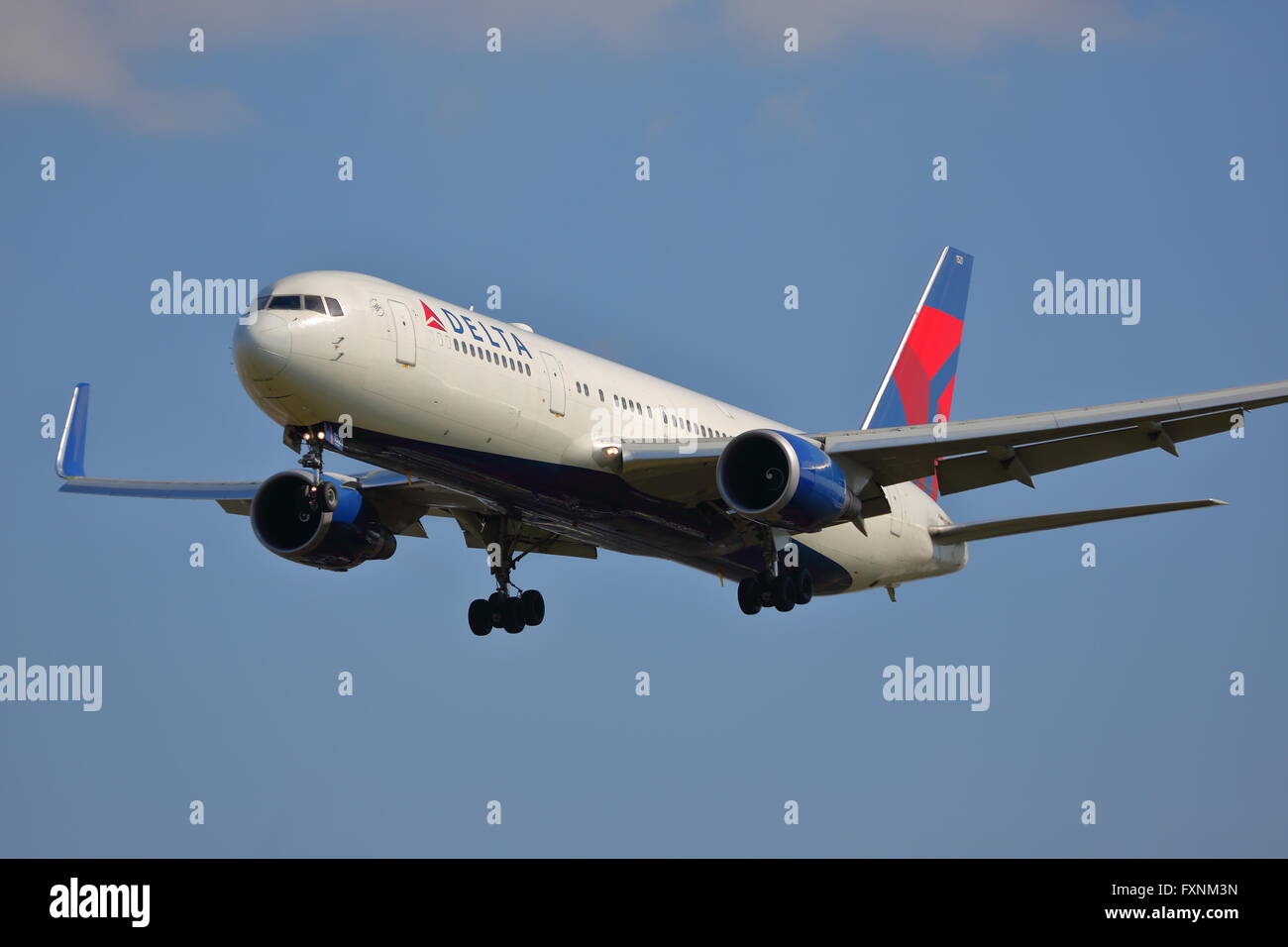 Delta Air Lines Boeing 767-300ER N394DL Ankunft am Flughafen London Heathrow, Vereinigtes Königreich Stockfoto