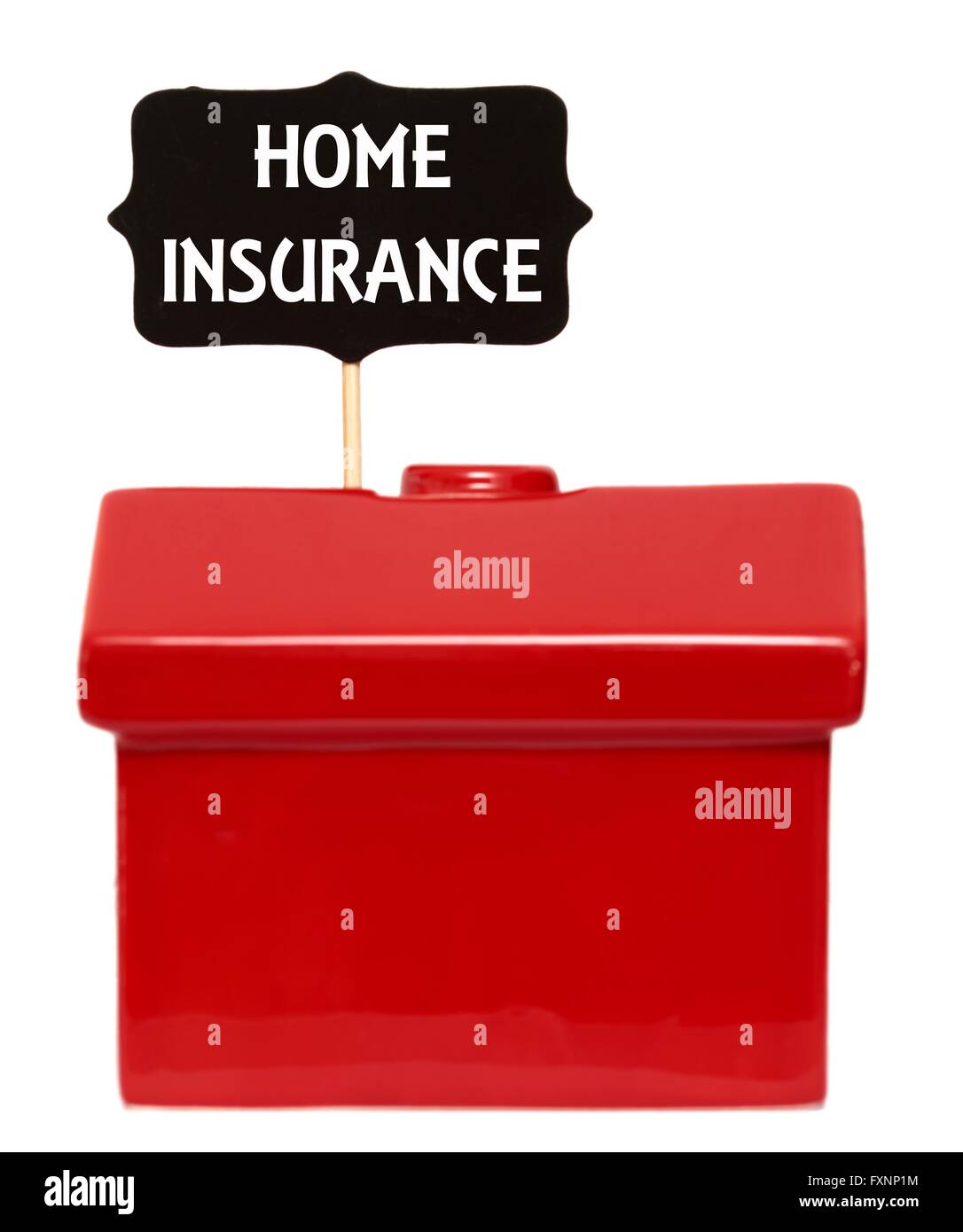 Rotes Haus mit nach Hause Versicherung Schild Stockfoto