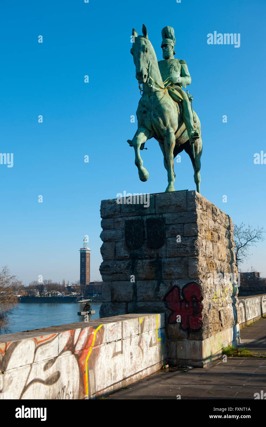 Köln, Reiterstandbild des Deutschen Kaisers Friedrich III. Vom Bildhauer Louis Tuaillon eine der Linksrheinischen Nordseite der Ho Stockfoto