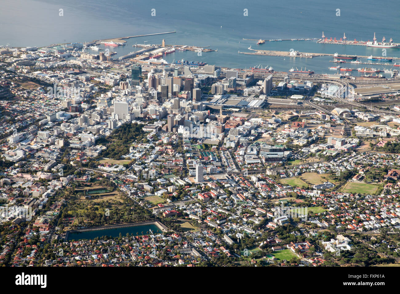 City of Cape und Tafelbucht vom Tafelberg, Kapstadt, Südafrika. Stockfoto